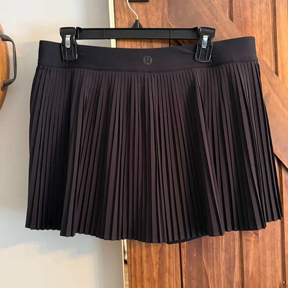 Lululemon varsity high rise black tennis skirt size 12 - Picture 4 of 8